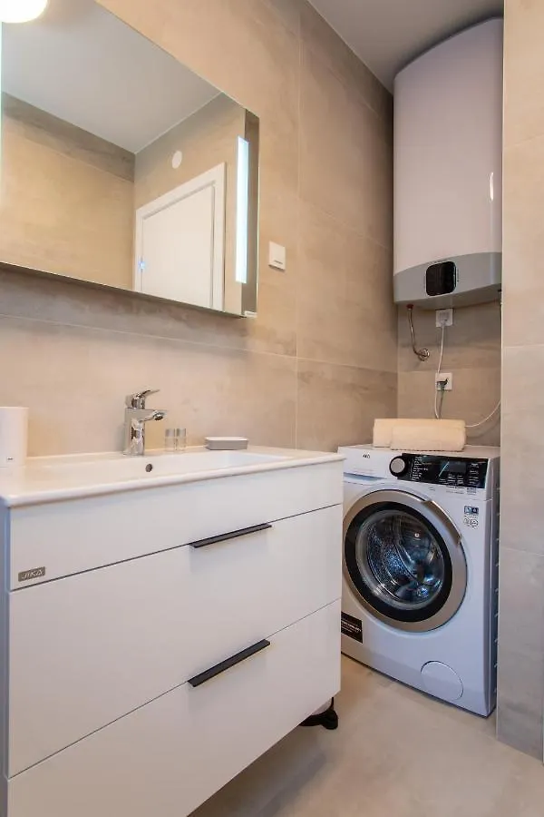 Apartments Mandre 0*,  Croatia