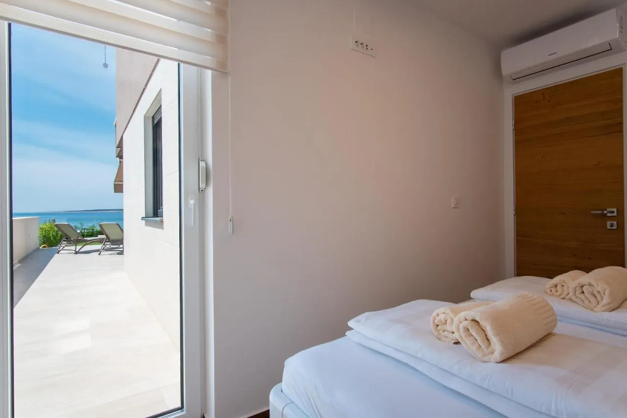 Apartments Mandre 0*,  Croatia