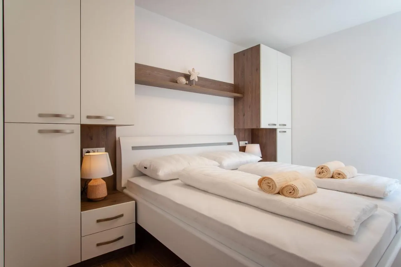 Apartments Mandre