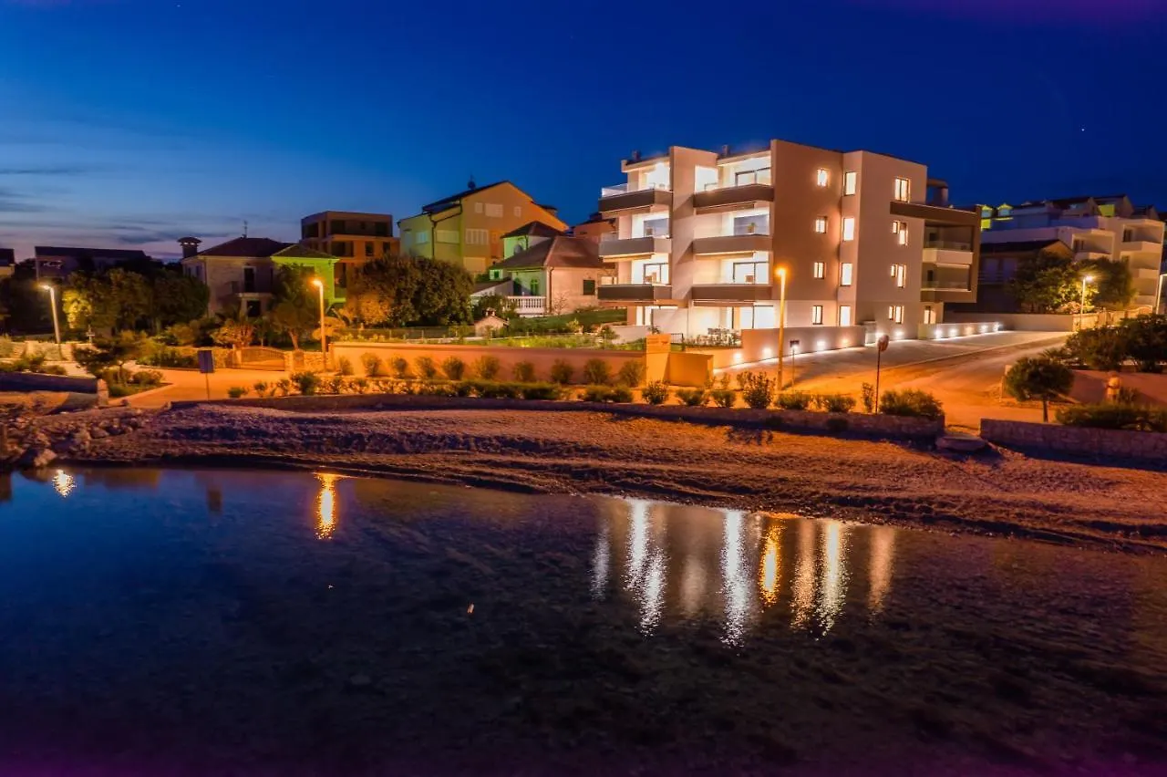 Apartments Mandre 0*,