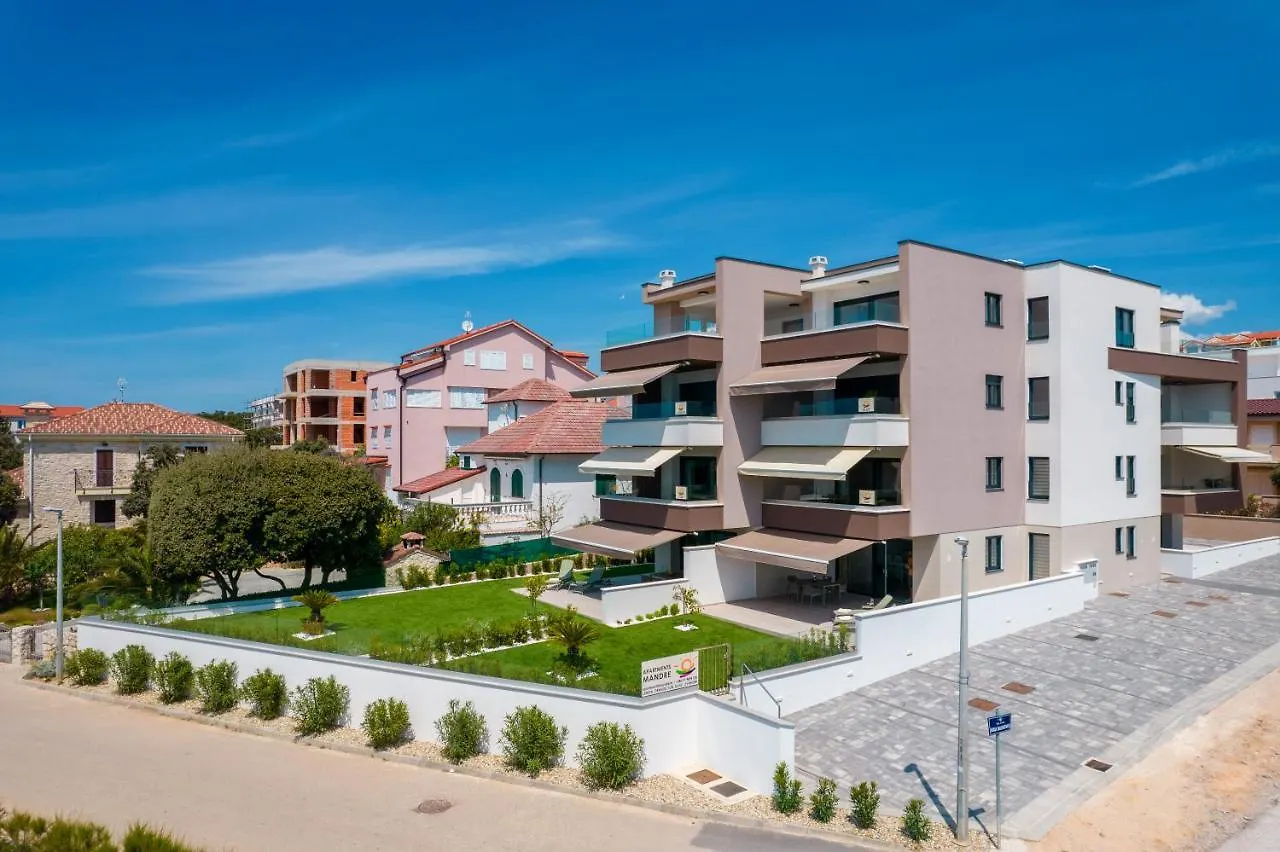 Apartments Mandre
