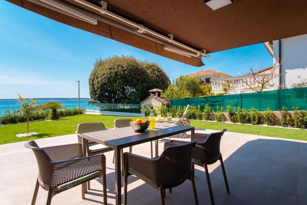 Apartments Mandre 0*,  Croatia