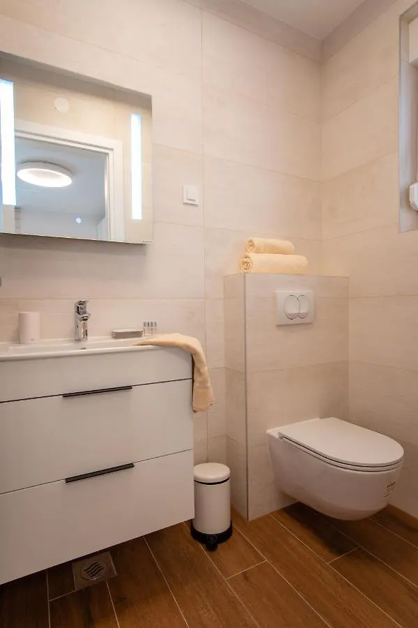 Apartments Mandre