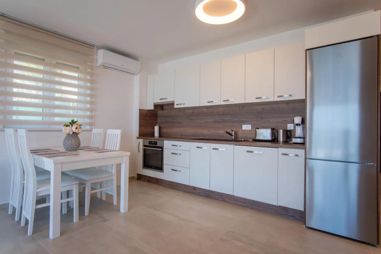 Apartments Mandre