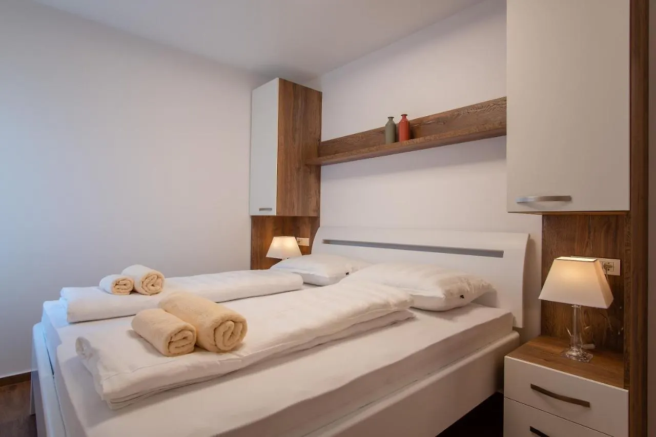 Apartments Mandre