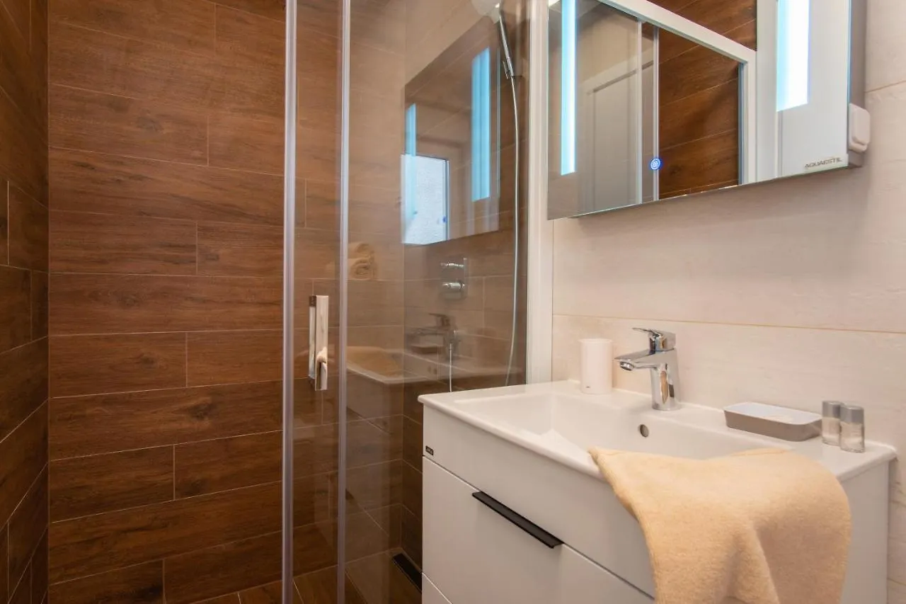 Apartments Mandre