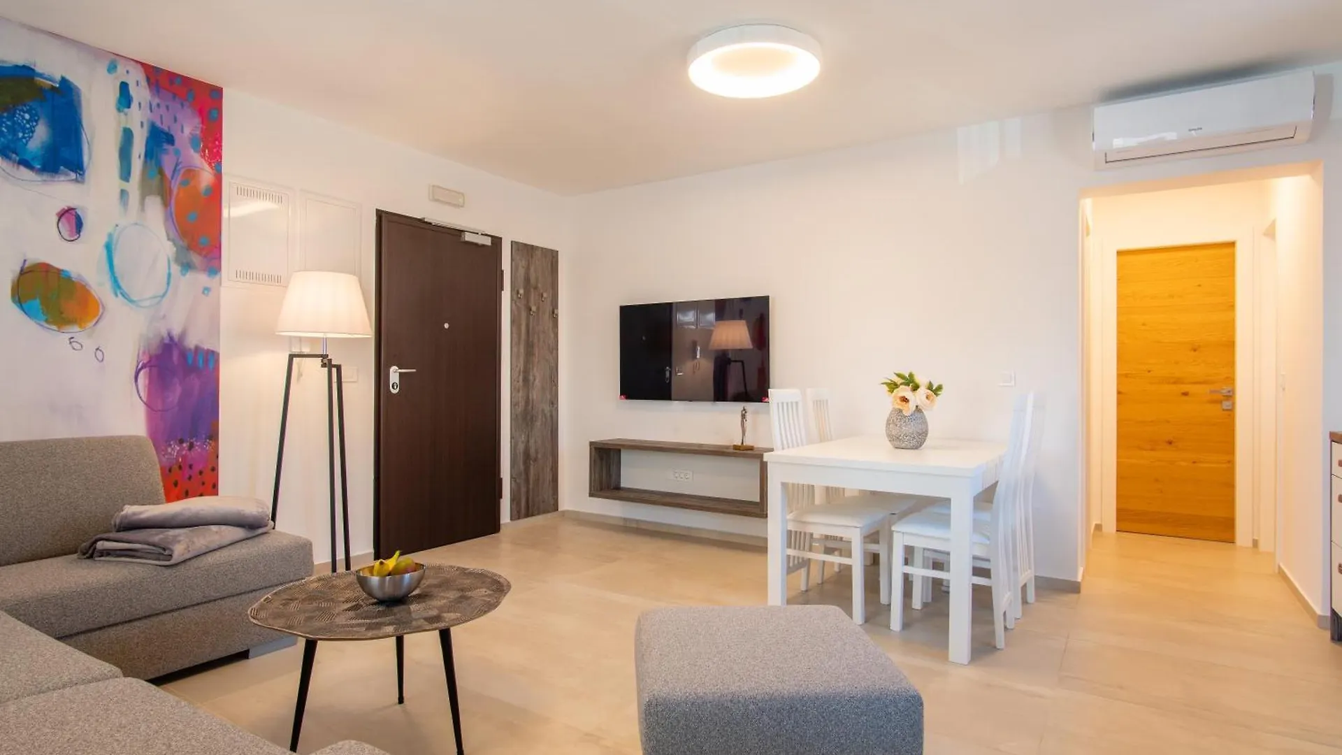 Apartments Mandre